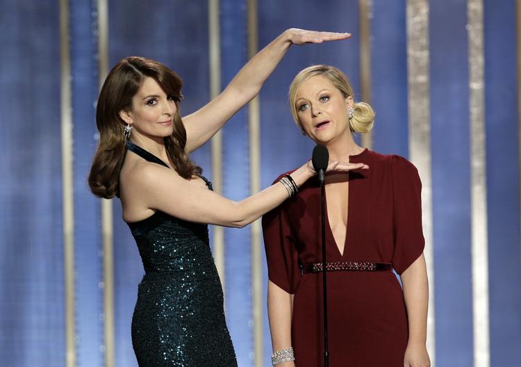 VÆRTER. Tina Fey (tv) og Amy Poehler styrede Golden Globe-showet i nat - til ug med kryds og slange, lyder skudsmålet. Fey fik blandt andet fortalt Tarantino, at han er stjernen i alle hendes »seksuelle mareridt«. 