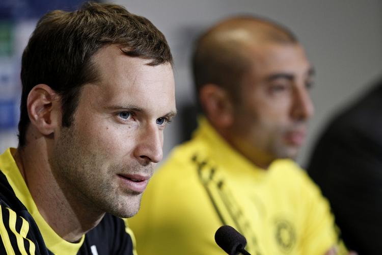 veteraner. Chelsea-målmand Petr Cech (tv) ved pressemødet før englændernes kamp mod FC Nordsjælland. 
