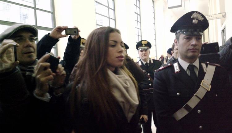 Ankomst. Karima el-Mahroug, også kendt som Ruby, er i centrum for retssagen mod den tidligere italienske ministerpræsident Silvio Berlusconi. Selv om sagen handler om seksuelt samkvem mellem Berlusconi og el-Mahroug, da hun var blot 17 år, så benægter begge, at det har fundet sted 