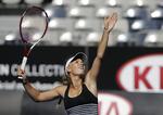 tryghed. Caroline Wozniacki træner i Melbourne, før det i nat dansk tid går løs i første runde mod den stærke tysker Sabine Lisicki. 