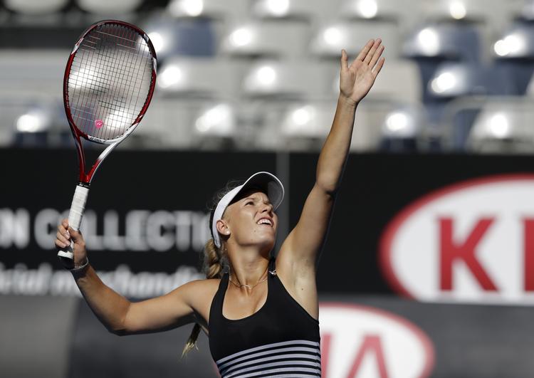 tryghed. Caroline Wozniacki træner i Melbourne, før det i nat dansk tid går løs i første runde mod den stærke tysker Sabine Lisicki. 