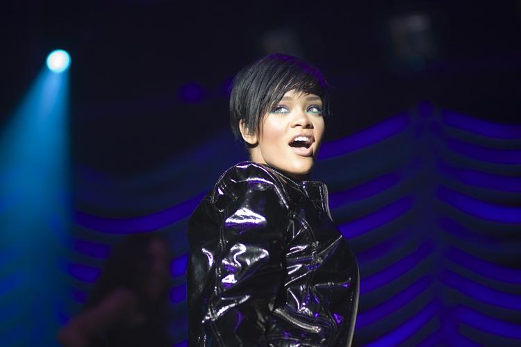Popsild. Den 24-årige Rihanna har tidligere spillet i Danmark, men ikke på Roskilde Festival. 