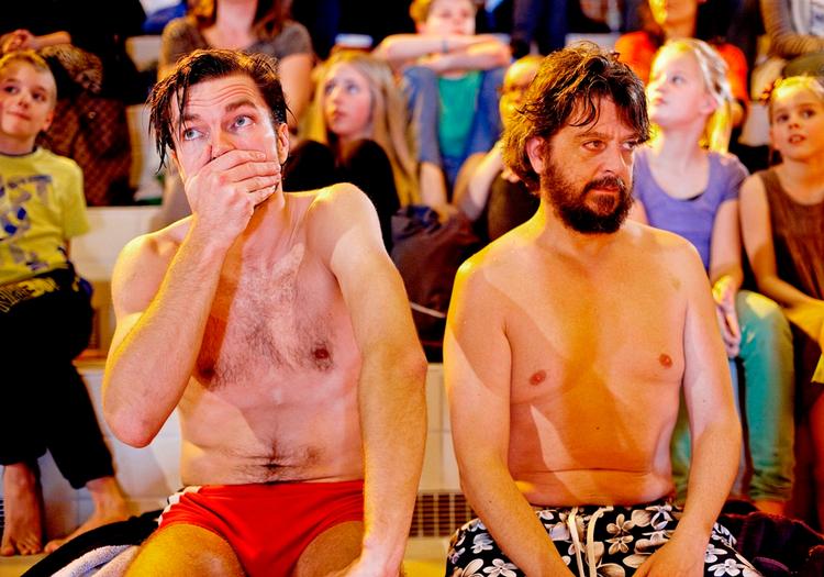 DR3. Der er duel på ti meter-vippen i Thomas Skovs (tv) sportsprogram, der er et af de nye programkoncepter på DR3. Thomas Skov vil hver uge udfordre sig selv og en mediepersonlighed i en »vild« sportsgren. 