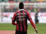 udvandret. Kevin Prince Boateng og resten af Milan-spillerne mødte op med et budskab på ryggen kampen efter den famøse udvandring. 
