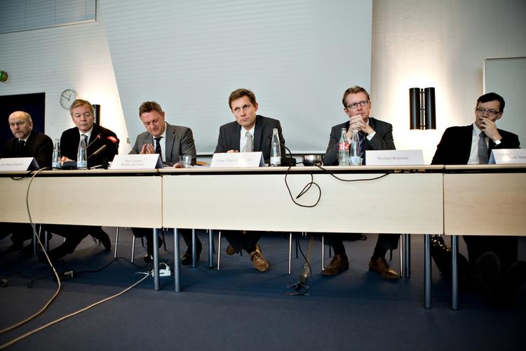 sjældenhed. Den seneste tid har vist, at de økonomiske vismænd skam også kan Indrømme, at de tog fejl. 