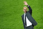 ombejlet. Pep Guardiola kørte træt i presset som træner for FC Barcelona og tog et sabbatår. Men en række klubber - med Chelsea i spidsen - har  forsøgt at få spanieren til at vende hurtigt tilbage. 
