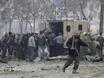 angreb. De kraftige eksplosioner rystede en række regeringsbygninger og udenlandske ambassader i Afghanistans hovedstad, Kabul. 