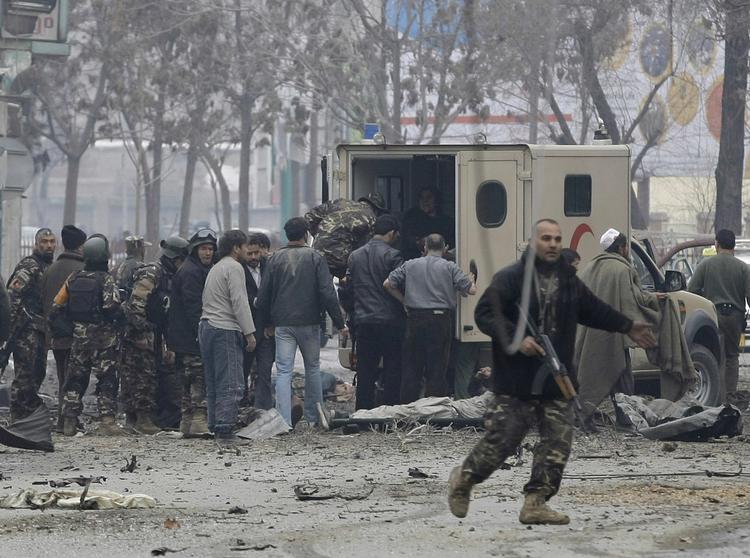 angreb. De kraftige eksplosioner rystede en række regeringsbygninger og udenlandske ambassader i Afghanistans hovedstad, Kabul. 
