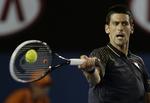 videre. Novak Djokovic returnerer til  Ryan Harrison i dagens andenrunde-kamp. 