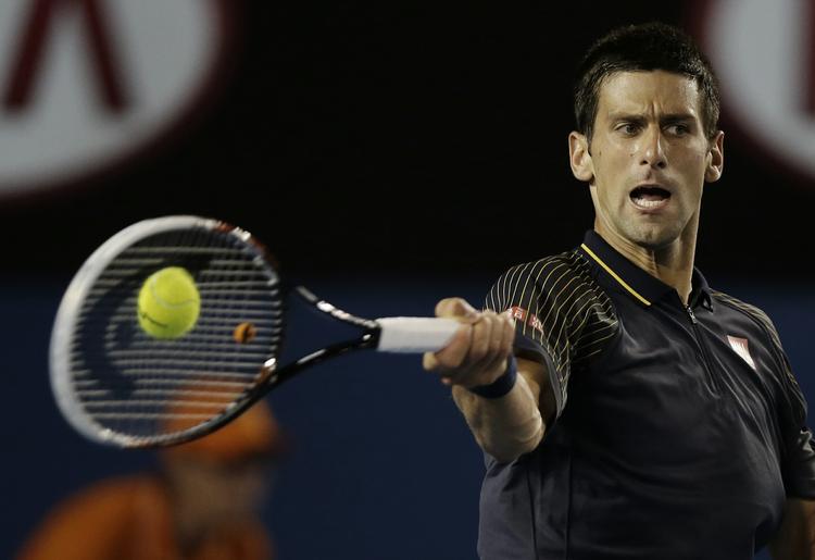videre. Novak Djokovic returnerer til  Ryan Harrison i dagens andenrunde-kamp. 