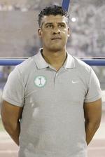fyret. Frank Rijkaard som landstræner for Saudi-Arabien under en kvalifikationskamp til VM 2014. 