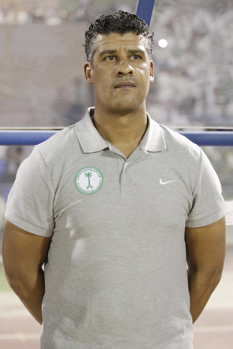 fyret. Frank Rijkaard som landstræner for Saudi-Arabien under en kvalifikationskamp til VM 2014. 