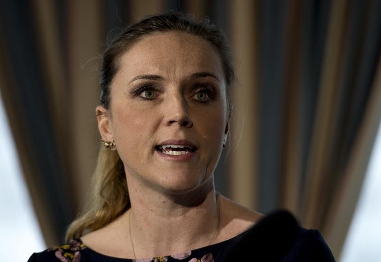 modstander. Karen Hækkerup mener ikke det er vigtigt eller relevant, den måde regnestykket er opstillet på. 