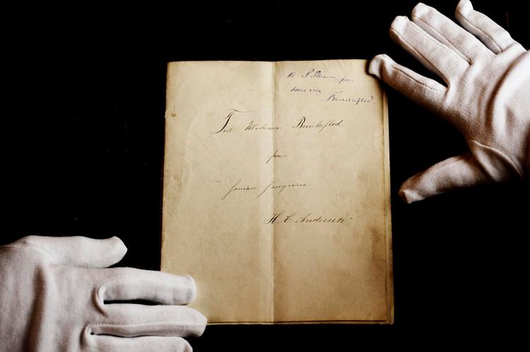 Udstillet. Det tidlige H.C. Andersen digt er indtil 1. marts til skue på Rigsarkivet. 