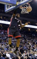 Dunk. LeBron James blev topscorer mod Golden State. 