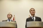 KRISE. Norges udenrigsminister, Espen Barth Eide, og statsminister Jens Stoltenberg til pressemøde om gidseltagningen i Algeriet. 