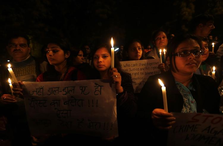 Lys. Sagen om den 23-årige kvinde, der døde efter en brutal gruppevoldtægt i New Delhi, har skabt massive protester og givet anledning til en ophedet debat om kvinders rettigheder i Indien. 