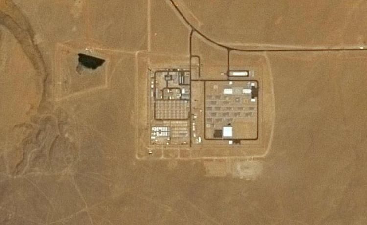 GIDSELDRAMA. Gidslerne holdes fanget i gasfeltets boligkompleks, der her ses på Googles satellitfoto. 