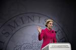 reform. Statsminister Helle Thorning-Schmidts regering har fået hjælp udefra til at gøre den bitre pille spiselig. 