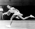 Chokerende. Gussie Moran spillede kun enkelt kamp ved Wimbledon i den korte kjole. Året efter var hun tilbage - i bukser. 