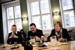 AFTALE. Her præsenterer kulturminister Marianne Jelved den nye mediestøtteaftale med Enhedslistens Per Clausen. 