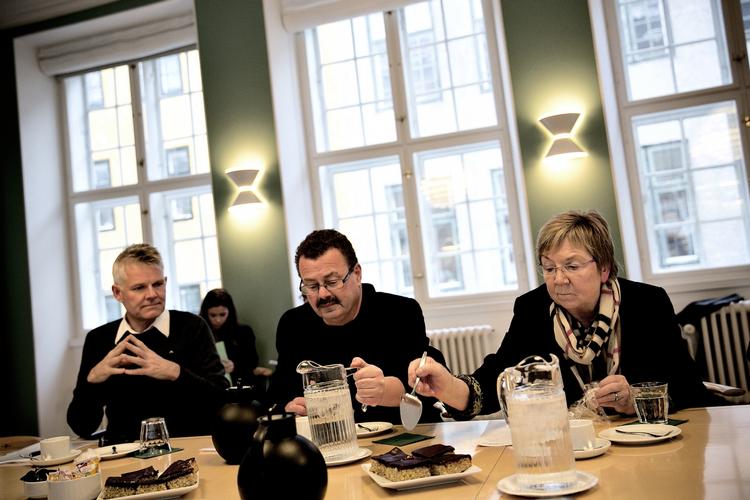 AFTALE. Her præsenterer kulturminister Marianne Jelved den nye mediestøtteaftale med Enhedslistens Per Clausen. 