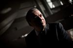 Udlandsdansker. Lars Seier Christensen har valgt at bosætte sig i Schweiz, men er særdeles nærværende i Danmark med Saxo Bank og engagementet i partiet Liberal Alliance. 