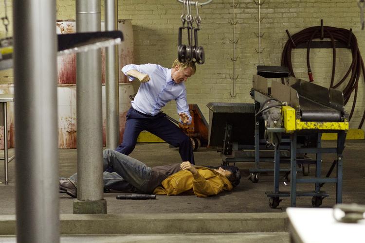 Gangster. Danske Ulrich Thomsen står for en af de mest spændende roller i HBO-serien 'Banshee': Han spiller en lokal forbryderkonge med rødder i amishsamfundet og skarpe knive  i sin slagtehal. 