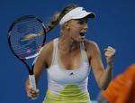 Videre. Caroline Wozniacki er nu i 1/8-finalen, hvor hun møder  russeren Svetlana Kuznetsova. 