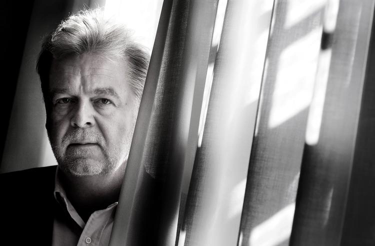 Overgang. »Før i tiden var vi rent analoge, nu er vi også overvejende analoge, men på vej over i noget digitalt«, siger forlagsdirektør Stig Andersen. »Og vores fremtid er formentlig overvejende digital. Og det er den navnlig på de områder, der vedrører undervisning«. 