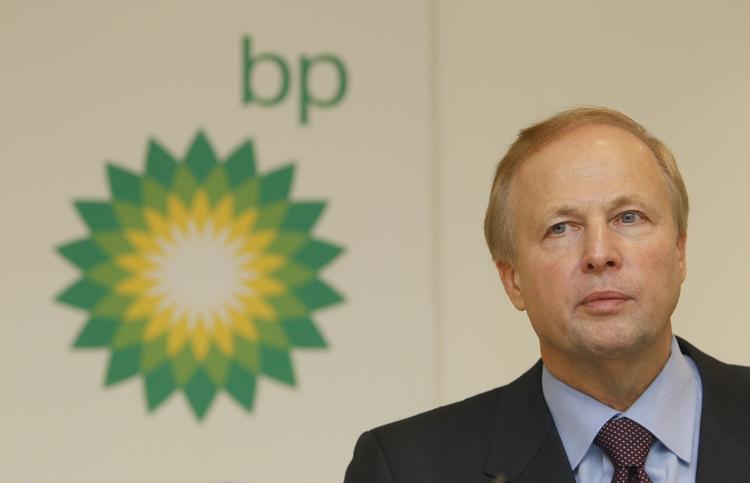 frygt. Bob Dudley, BP's topchef, frygter, at oliegiganten kan have mistet en eller flere af sine ansatte ved gidseldramaet. I hvert fald er fire fortsat savnede. 