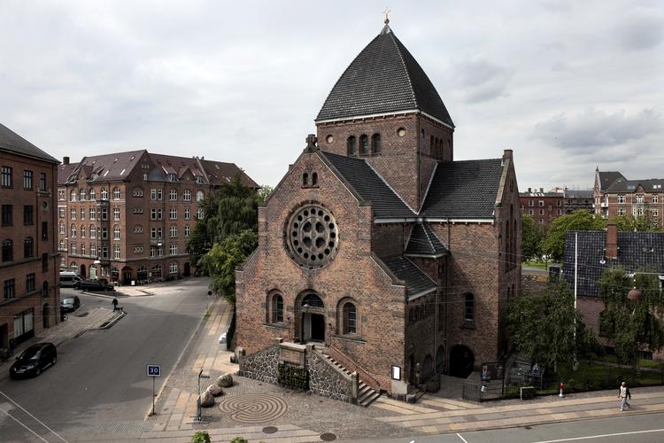 Gejstligt. Der er ulighed mellem folkekirken og andre trossamfund, og staten behandler medlemmer af folkekirken anderledes end ikke-medlemmer. Spørgsmålet er, om ulighederne er problematiske?, spørger filosof. 
