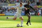 Swansea-mand. Angel Rangel (t.v.) har været i Swansea, siden klubben spillede i League One. Han er nu i sin sjette sæson i Wales og har spillet 211 kampe for klubben. 
