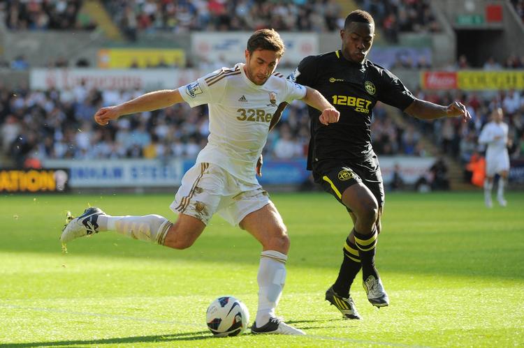 Swansea-mand. Angel Rangel (t.v.) har været i Swansea, siden klubben spillede i League One. Han er nu i sin sjette sæson i Wales og har spillet 211 kampe for klubben. 