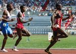 dopet. Ben Johnson (th) løber fra resten af feltet 24 september 1988 og vinder OL-finalen i Seoul på 100 meter. 
