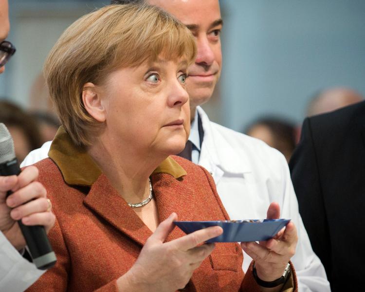 Hvad? Angela Merkels regeringsparti, CDU, går godt 6 procent tilbage ved deltstatsvalget i Niedersachsen. Til gengæld får FDP, som stod til at ryge helt ud, et kanonvalg. 