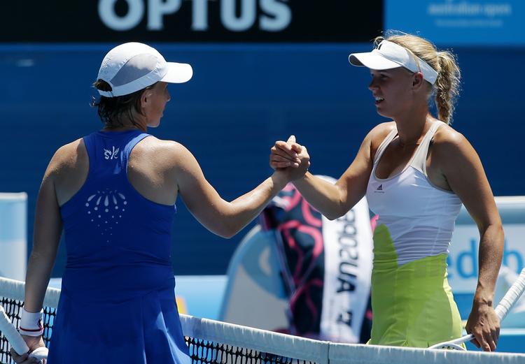 Øv. Caroline Wozniacki (til højre) måtte til sidst overgive sig til russiske Svetlana Kuznetsova. 