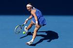 Pause. Russeren havd eundervejs i kampen også travlt mned andet end tennis. 