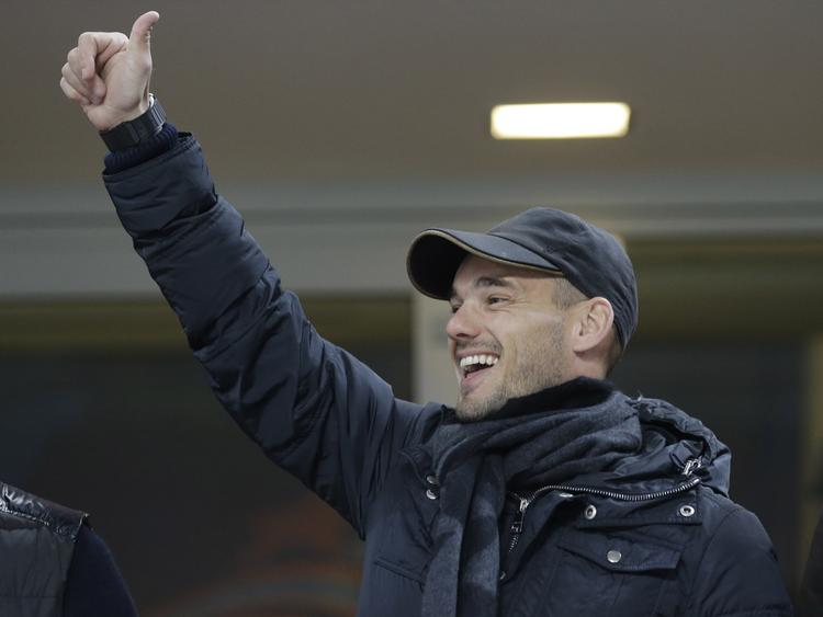 Overraskende. Wesley Sneijder har tidligere spillet i Ajax og Real Madrid. To klubber der ikke tåler sammenligning med Galatasaray. 