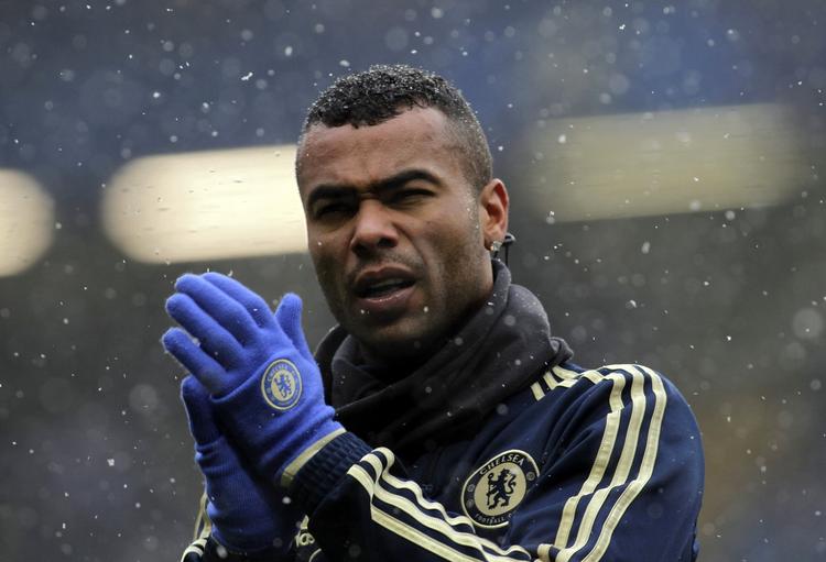 Chelsea-mand. Det var spået, at Ashley Cole ville følge en anden veteran,  Frank Lampard, væk fra klubben, men backen bliver. 