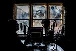 Undergrund. Den nye netradio bliver til under ydmyge forhold  i en skurvogn. Den digitale udvikling  har gjort det let at udsende radio og kommunikere med lytterne online. 