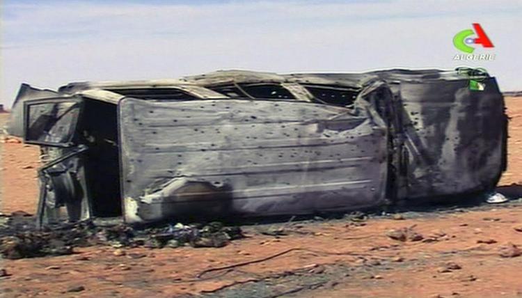 TERRORAKTION. At det gik hedt for sig, da algeriske sikkerhedsstyrker forsøgte at standse terroristerne på In Manisas-gasanlægget vidner denne udbrændte og gennemhullede bil om. 