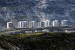 Undergrund. Det kan også komme grønlænderne til gavn, hvis Danmark stifter et 'Dong 2' i jagten på stoffer i undergrunden. 