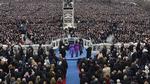 CEREMONI. Tusindvis fulgte med, da Barack Obama aflagde ed som USA's præsident. Ved hans side var hans kone, Michelle, og hans to døtre. 