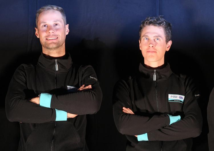 FORGIFTET. I tirsdags poserede Tom Boonen (tv.) sammen med bl.a. Niki Terpstra, da Omega Pharma Quick Step præsenterede sæsonens hold. 