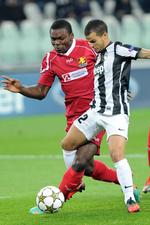Klar. Jores Okore har allerede to gange i denne sæson stiftet bekendtskab med Serie A. Det skete i forbindelse med kampene mod Juventus i Champions League, hvor Okore bl.a.  stod over for den lille hurtige Sebastian Giovinco. Jores Okore rejser i denne uge med ligalandsholdet til USA, så hvis han skal nå at skifte klub, inden flyet letter, så får han travlt. 