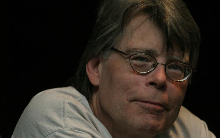 Stephen King ( billede ) har ventet på det rigtige hold til at overføre hans historie til film og tv. 