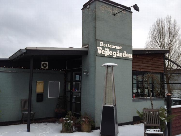 Restaurant. Vejlegården har ligget øde, siden den blev lukket efter branden kort før jul. 