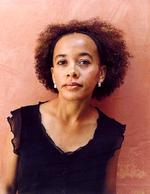 FORTID. Diana Evans (f. 1972) var selv danser, før hun blev forfatter. Hun er født i London, men delvis opvokset i Nigeria. 