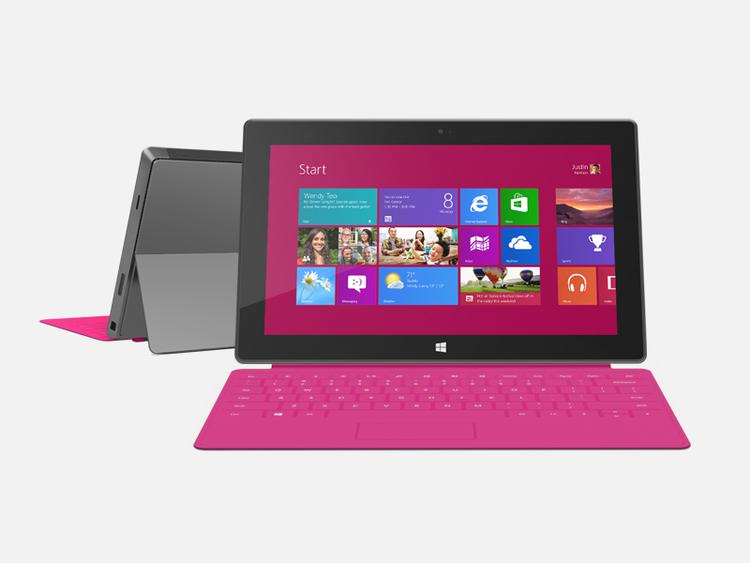 TABLET. Efter flere måneders ventetid kommer Microsofts Surface RT-tablet endelig på gaden i Danmark. 